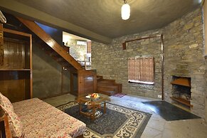 Tiaraa Monolith Lake Resort