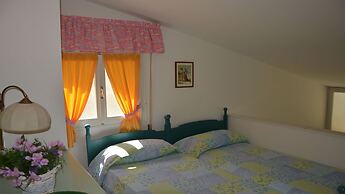 Bright Villa in Caorle, Private Garden - Beahost
