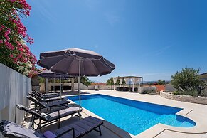 Pool House Edita