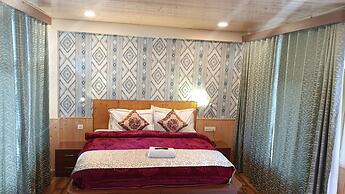 Hotel Seraj International