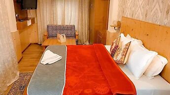 Hotel Seraj International