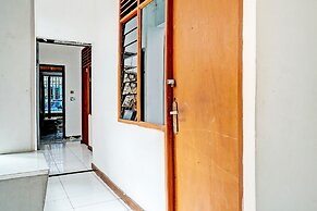 SPOT ON 93475 Garuda Homestay Syariah