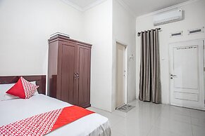 OYO 93477 Almahyra Guest House Syariah