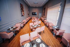 555 HOTEL CLUBBING ADULTS ONLY