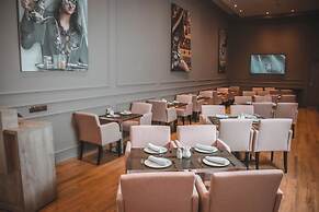 555 HOTEL CLUBBING ADULTS ONLY