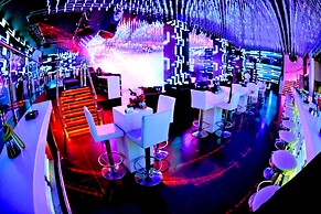 555 HOTEL CLUBBING ADULTS ONLY