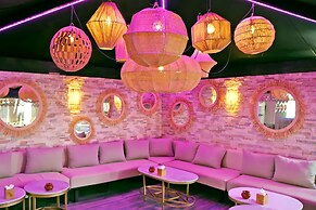 555 HOTEL CLUBBING ADULTS ONLY