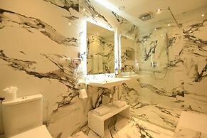 555 HOTEL CLUBBING ADULTS ONLY