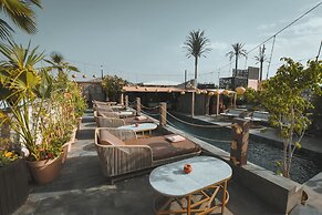 555 HOTEL CLUBBING ADULTS ONLY