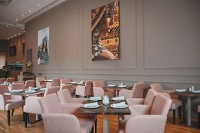 555 HOTEL CLUBBING ADULTS ONLY