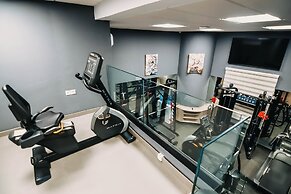 555 HOTEL CLUBBING ADULTS ONLY