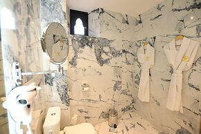 555 HOTEL CLUBBING ADULTS ONLY