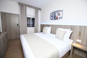 555 HOTEL CLUBBING ADULTS ONLY