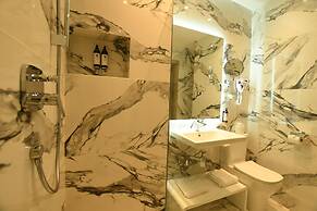 555 HOTEL CLUBBING ADULTS ONLY