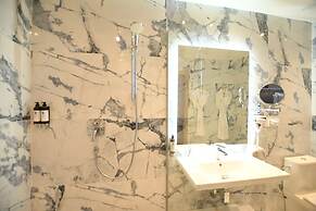 555 HOTEL CLUBBING ADULTS ONLY