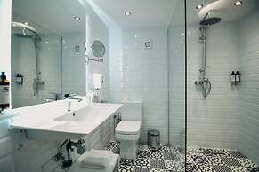 555 HOTEL CLUBBING ADULTS ONLY