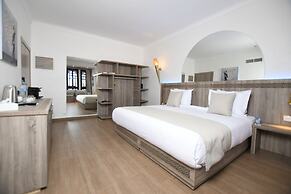 555 HOTEL CLUBBING ADULTS ONLY