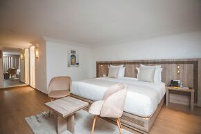 555 HOTEL CLUBBING ADULTS ONLY