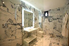 555 HOTEL CLUBBING ADULTS ONLY