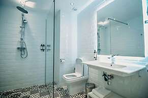 555 HOTEL CLUBBING ADULTS ONLY