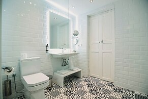 555 HOTEL CLUBBING ADULTS ONLY