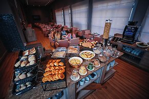 555 HOTEL CLUBBING ADULTS ONLY