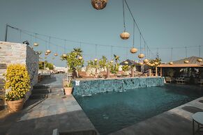 555 HOTEL CLUBBING ADULTS ONLY