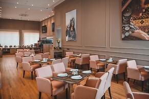 555 HOTEL CLUBBING ADULTS ONLY