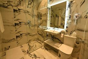 555 HOTEL CLUBBING ADULTS ONLY