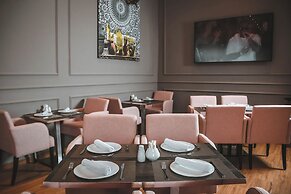 555 HOTEL CLUBBING ADULTS ONLY