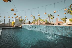 555 HOTEL CLUBBING ADULTS ONLY