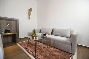 555 HOTEL CLUBBING ADULTS ONLY