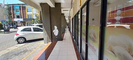 OYO 93480 Apartement Gateway Cicadas By Kelola Room