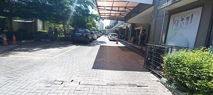 OYO 93480 Apartement Gateway Cicadas By Kelola Room