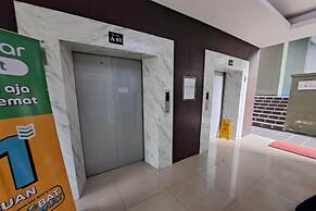 Capital O 93481 Apartement Grand Asia Afrika By Kelola Room