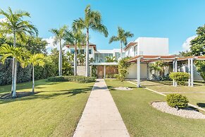 Luxury 6BR Villa w Pool Maid at Yarari