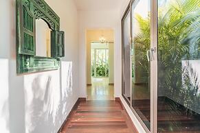 Luxury 6BR Villa w Pool Maid at Yarari