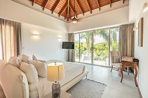 Luxury 6BR Villa w Pool Maid at Yarari