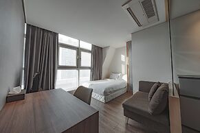 Brown Suites Hotel Sinchon Central