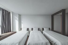 Brown Suites Hotel Sinchon Central