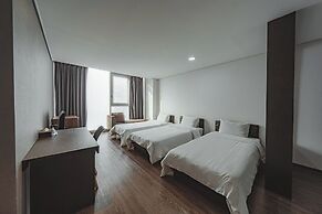 Brown Suites Hotel Sinchon Central
