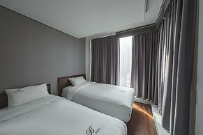 Brown Suites Hotel Sinchon Central