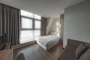 Brown Suites Hotel Sinchon Central
