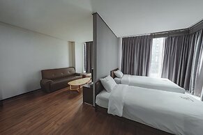 Brown Suites Hotel Sinchon Central