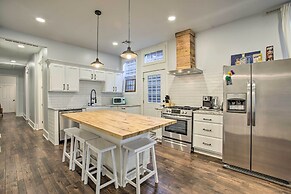 Chic New Orleans Gem w/ Deck: Walk to Cafes!