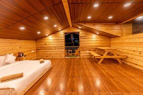 The Oaknut Cottage Birding Lodge