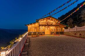 The Oaknut Cottage Birding Lodge