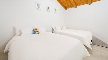 Gapyeong Daengdaengi Dog Pension Silver