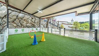 Gapyeong Daengdaengi Dog Pension Silver