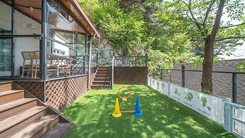 Gapyeong Daengdaengi Dog Pension Silver